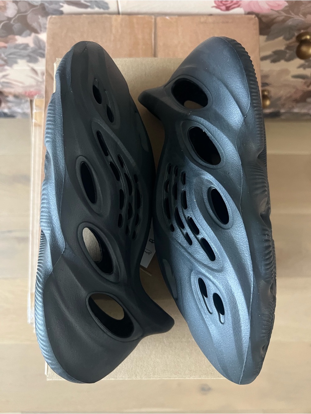 Yeezy Foam Runners in Black 7 NIB - Picture 4 of 7